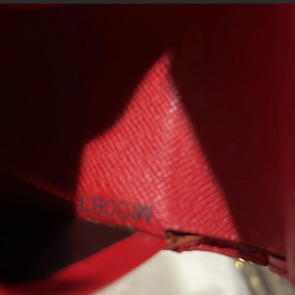 💯 Authentic Red LV Epi Wallet - Picture 10 of 10